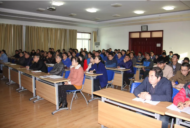 中南钻石公司举办学习贯彻十九大精神“领导班子成员上讲台”授课活动